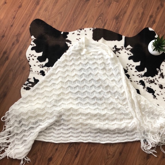 Fringe Pancho with sequins - Picture 3 of 5